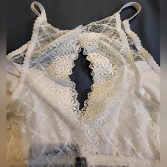 NWOT White lace bralette - Picture 3 of 5